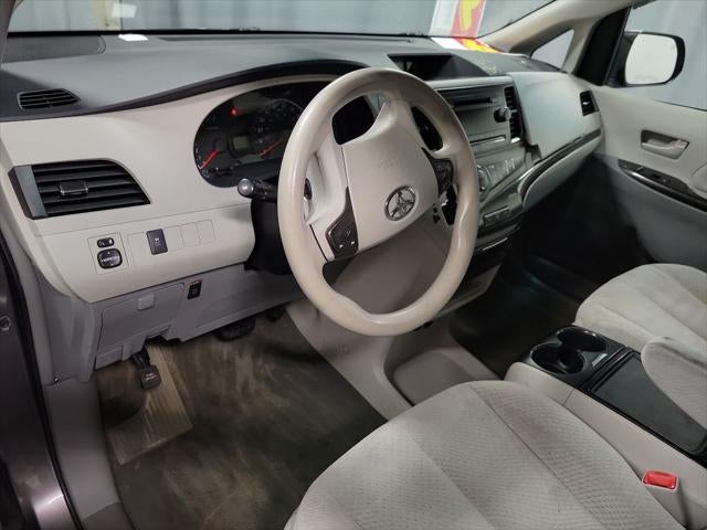 2013 Toyota Sienna LE 8 Passenger