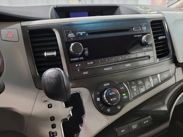 2013 Toyota Sienna LE 8 Passenger