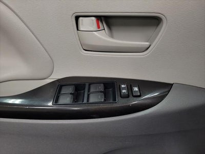 2013 Toyota Sienna LE 8 Passenger