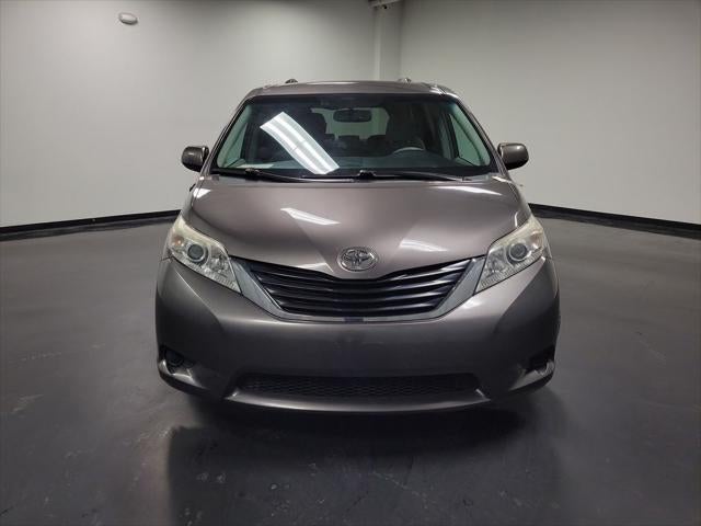 2013 Toyota Sienna LE 8 Passenger