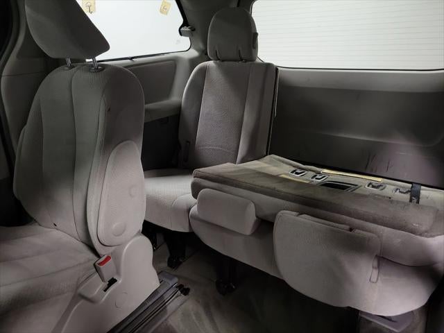 2013 Toyota Sienna LE 8 Passenger