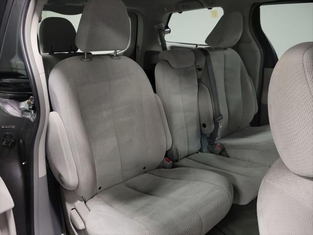2013 Toyota Sienna LE 8 Passenger