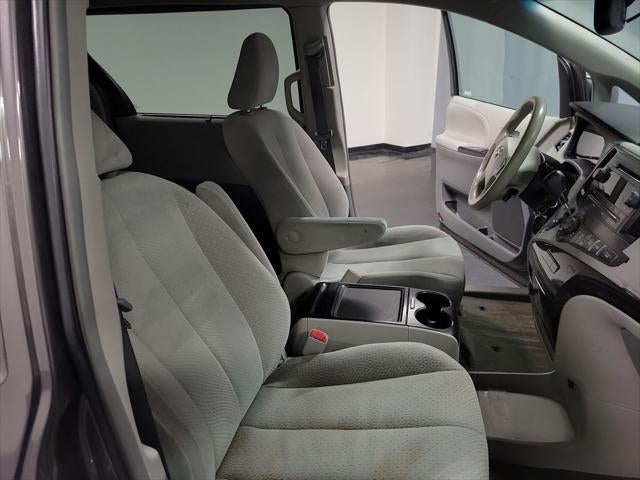 2013 Toyota Sienna LE 8 Passenger