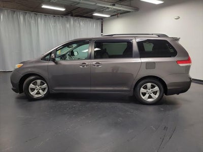 2013 Toyota Sienna LE 8 Passenger