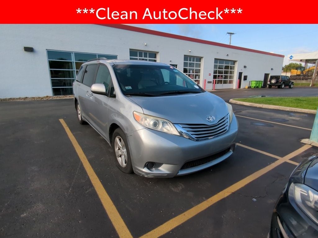 2016 Toyota Sienna LE 8 Passenger
