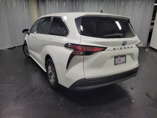 2021 Toyota Sienna LE 8 Passenger
