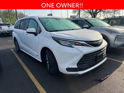 2021 Toyota Sienna LE 8 Passenger