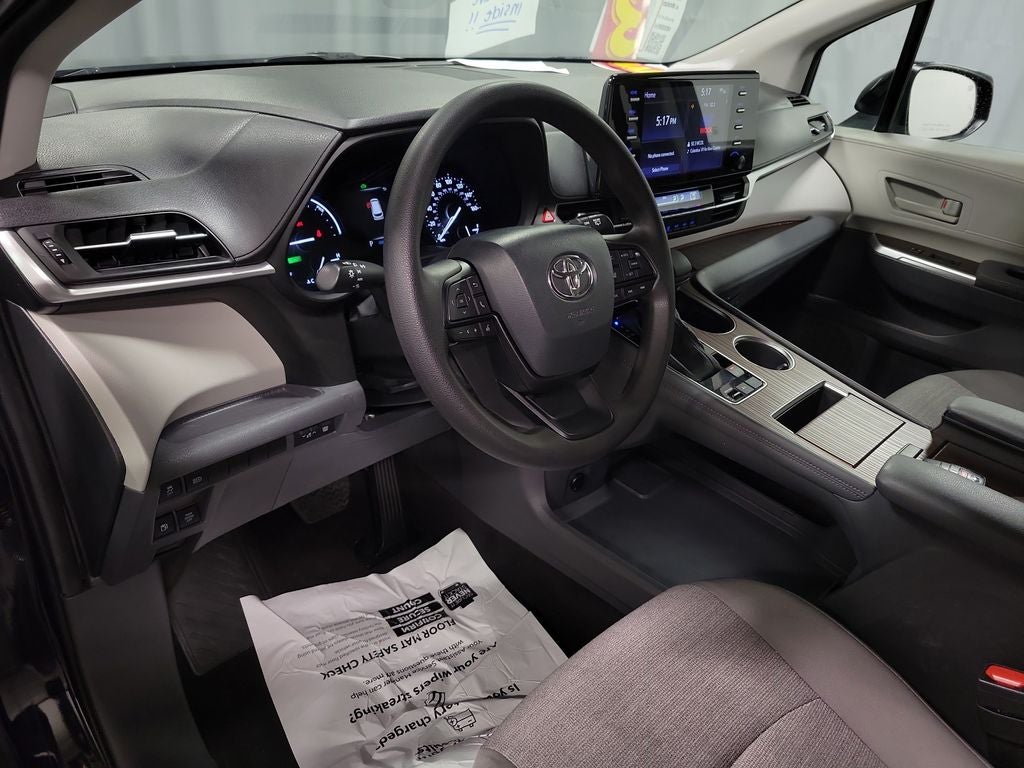 2024 Toyota Sienna LE 8 Passenger