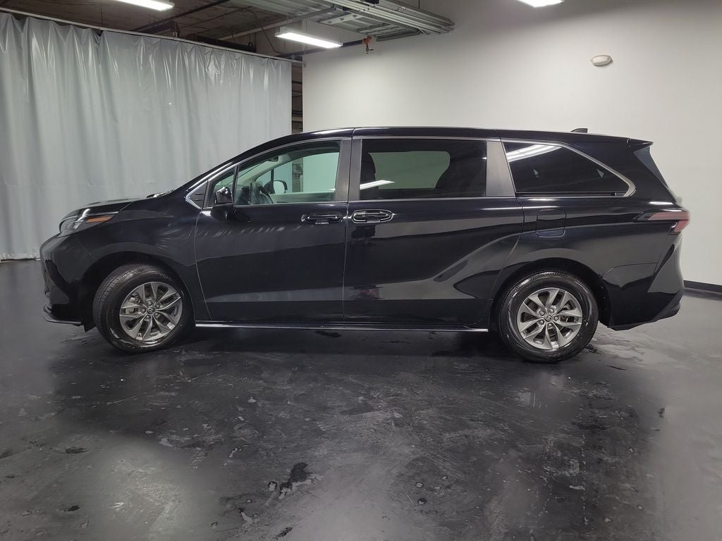 2024 Toyota Sienna LE 8 Passenger