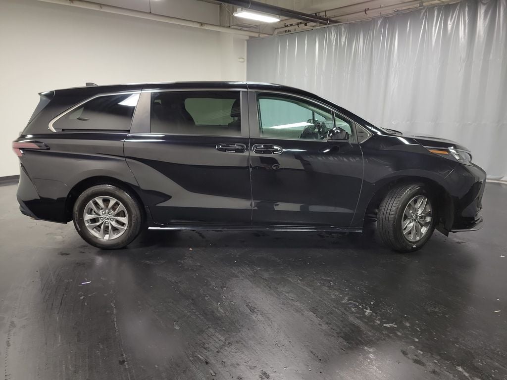 2024 Toyota Sienna LE 8 Passenger