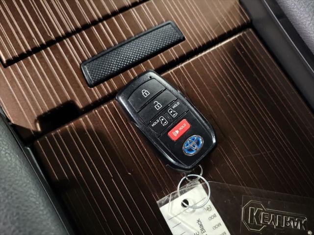 2024 Toyota Sienna LE 8 Passenger