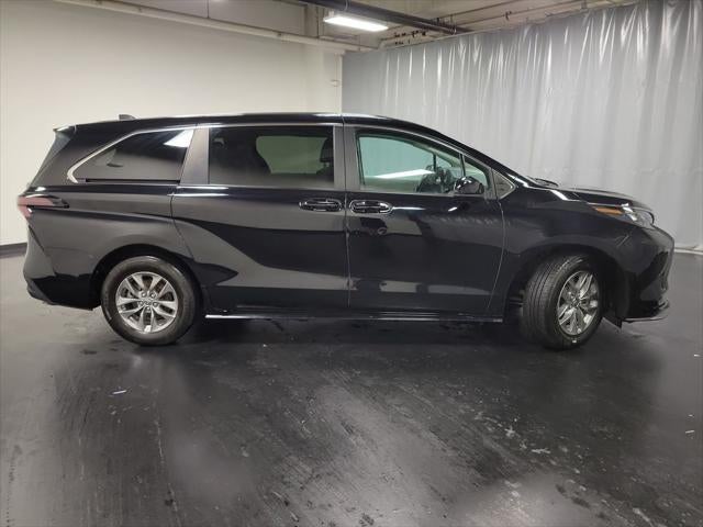 2024 Toyota Sienna LE 8 Passenger