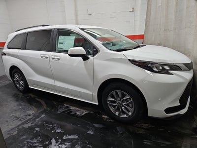 2026 Toyota Sienna LE 8 Passenger