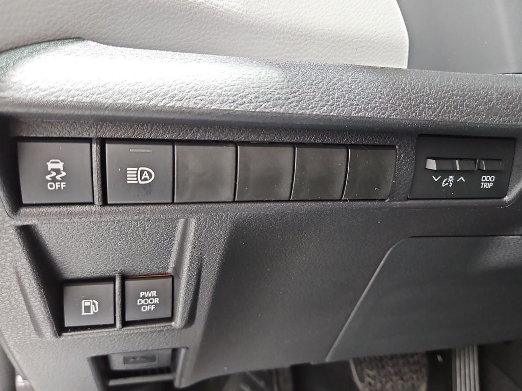 2026 Toyota Sienna LE 8 Passenger