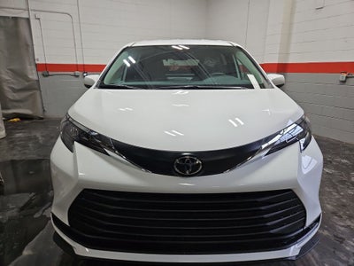 2026 Toyota Sienna LE 8 Passenger