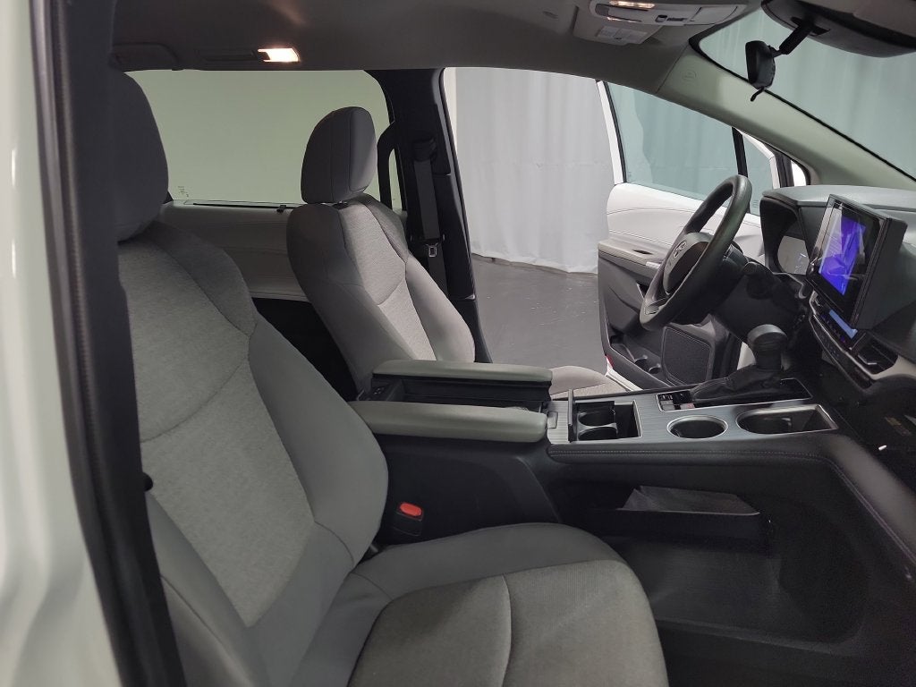 2025 Toyota Sienna LE 8 Passenger