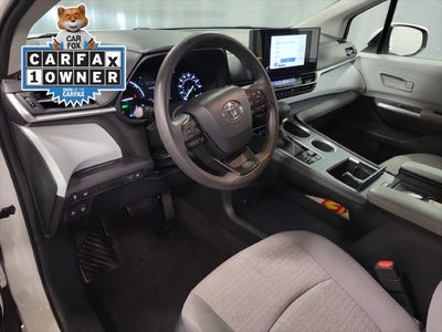 2025 Toyota Sienna LE 8 Passenger