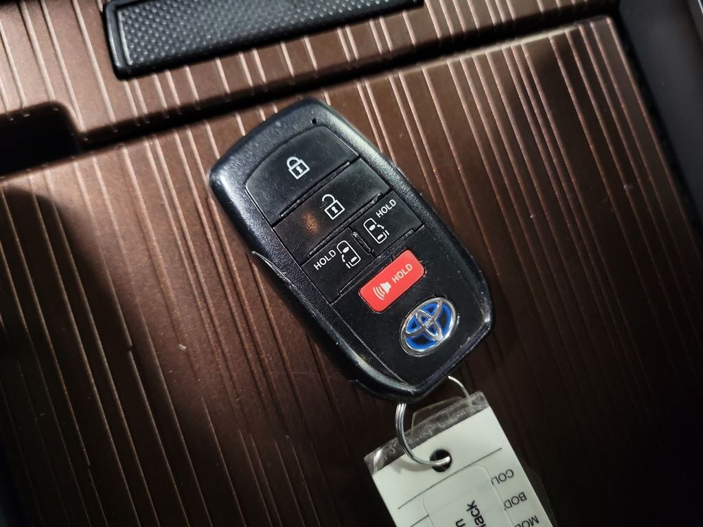 2021 Toyota Sienna LE 8 Passenger