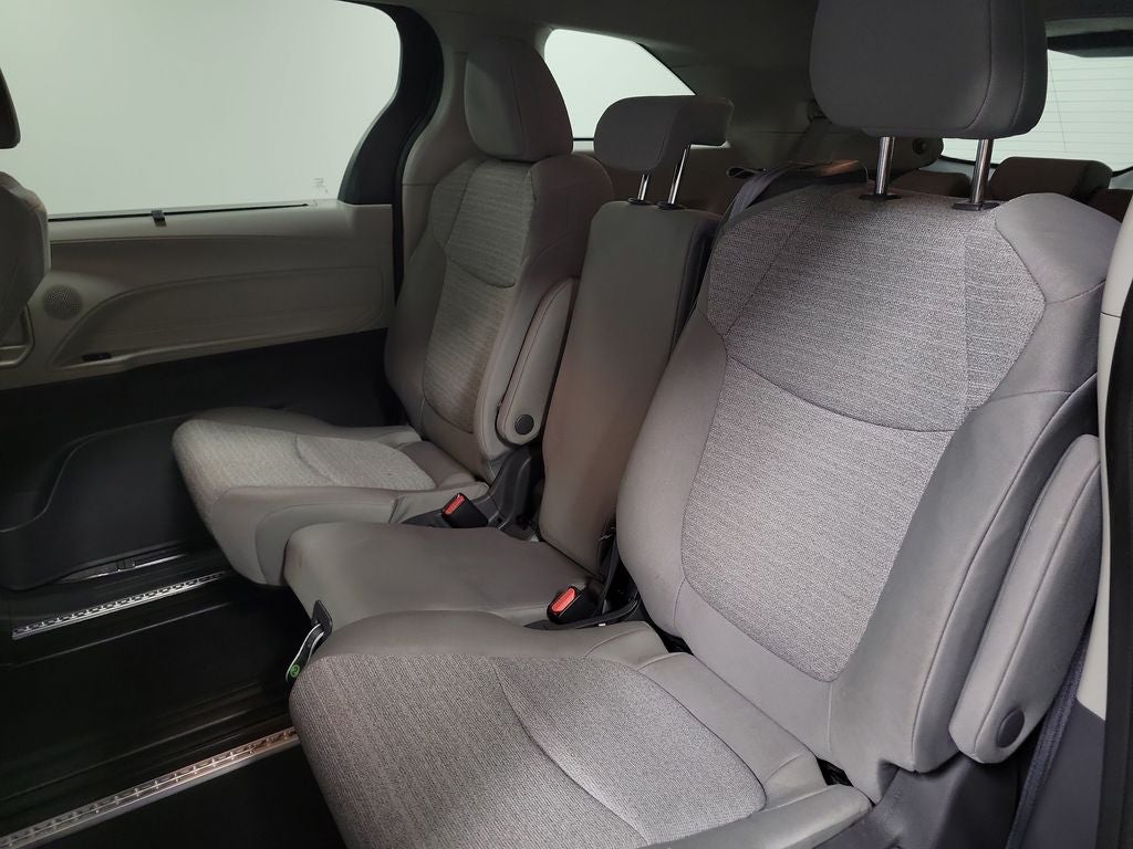 2021 Toyota Sienna LE 8 Passenger
