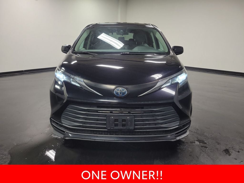 2021 Toyota Sienna LE 8 Passenger