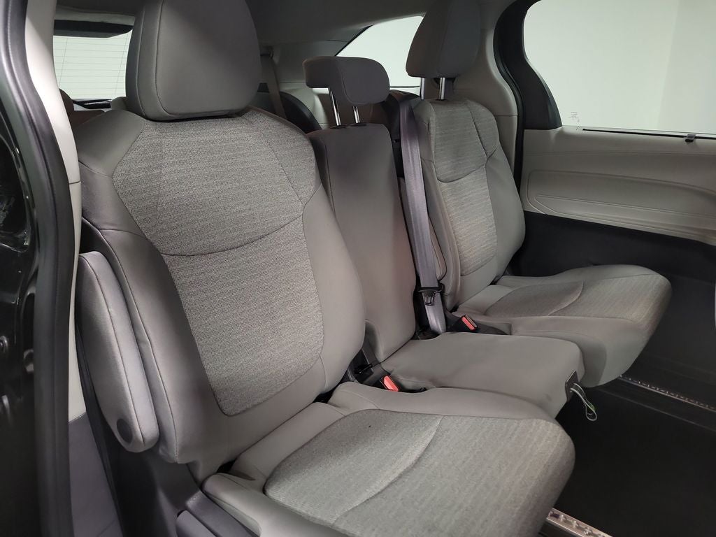 2021 Toyota Sienna LE 8 Passenger