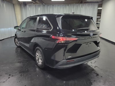2021 Toyota Sienna LE 8 Passenger