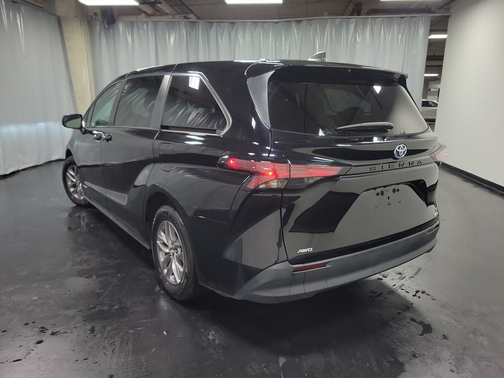 2021 Toyota Sienna LE 8 Passenger