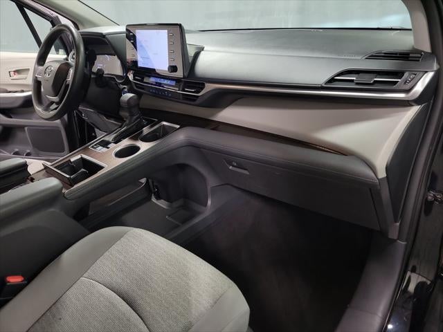 2021 Toyota Sienna LE 8 Passenger