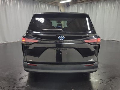 2021 Toyota Sienna LE 8 Passenger