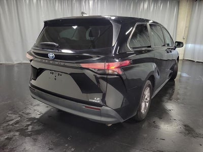 2021 Toyota Sienna LE 8 Passenger