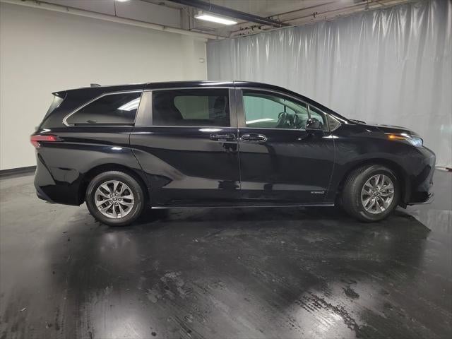 2021 Toyota Sienna LE 8 Passenger