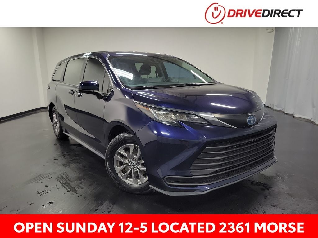 2022 Toyota Sienna LE 8 Passenger