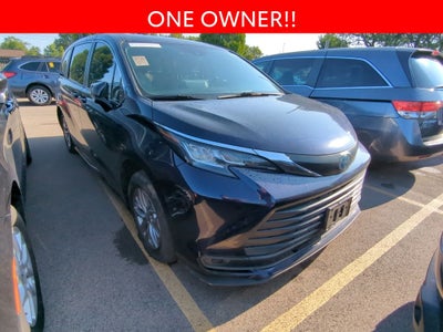 2022 Toyota Sienna LE 8 Passenger