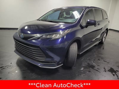 2022 Toyota Sienna LE 8 Passenger