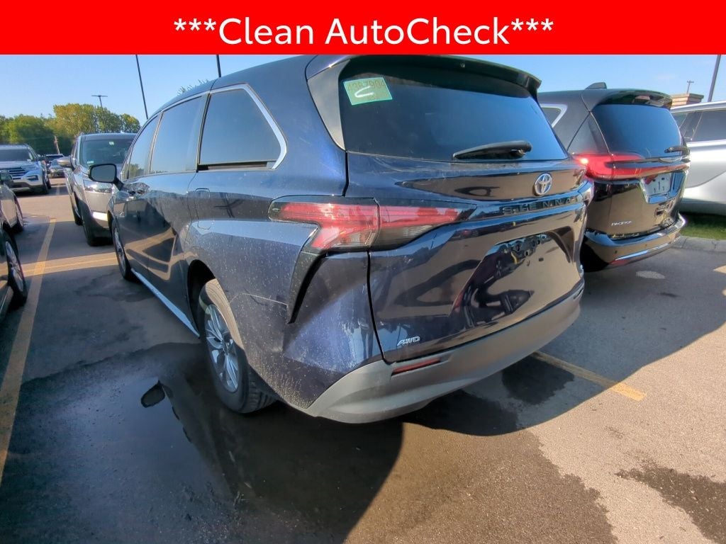 2022 Toyota Sienna LE 8 Passenger