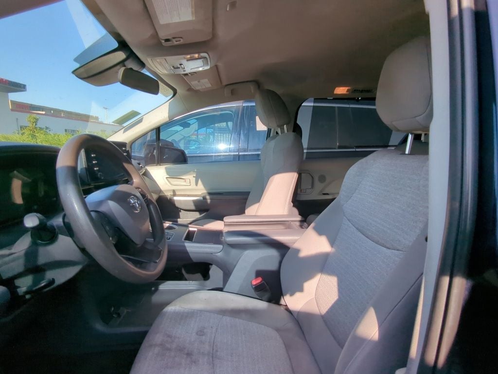 2022 Toyota Sienna LE 8 Passenger