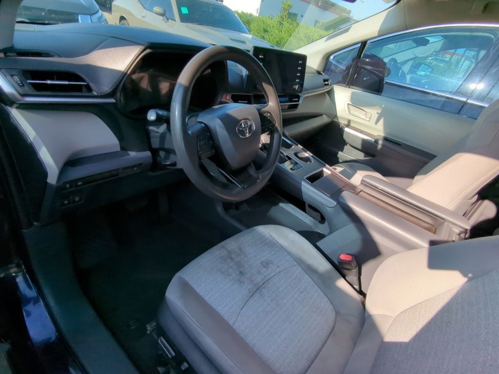 2022 Toyota Sienna LE 8 Passenger