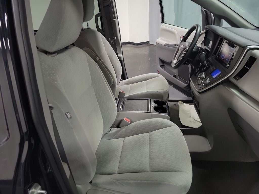 2020 Toyota Sienna LE 7 Passenger