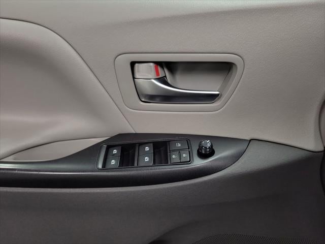 2020 Toyota Sienna LE 7 Passenger