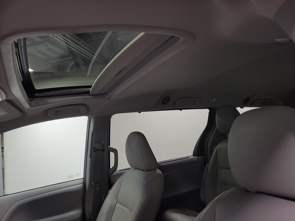 2017 Toyota Sienna Limited 8 Passenger