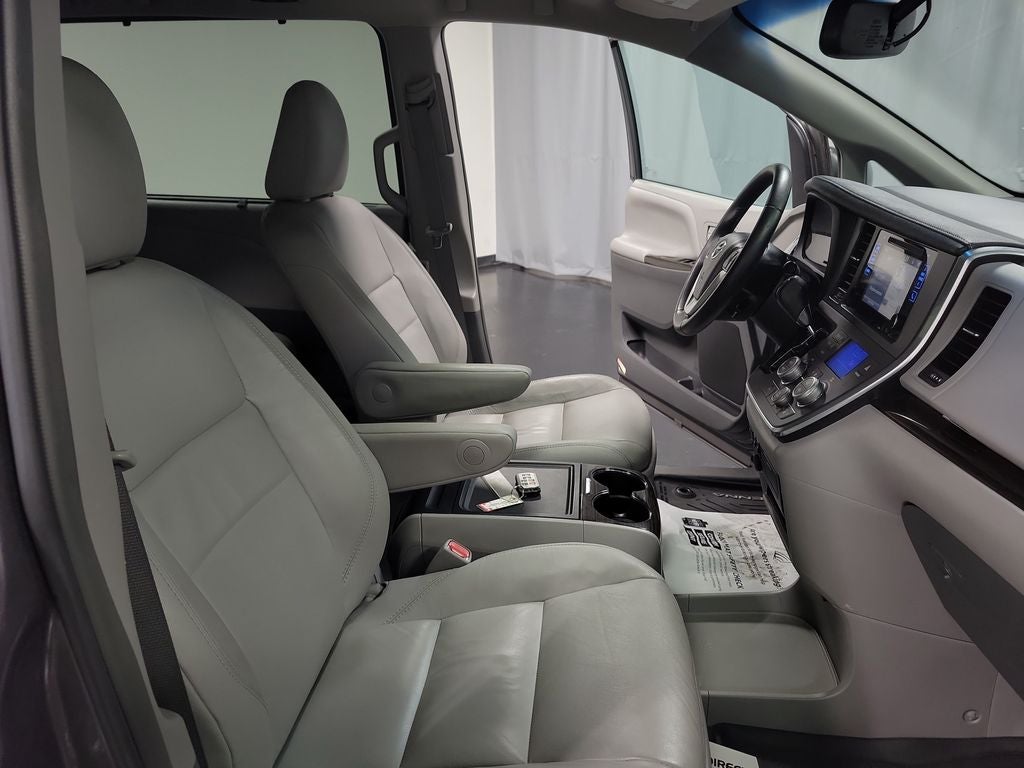 2017 Toyota Sienna Limited 8 Passenger