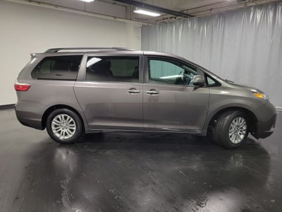 2017 Toyota Sienna Limited 8 Passenger