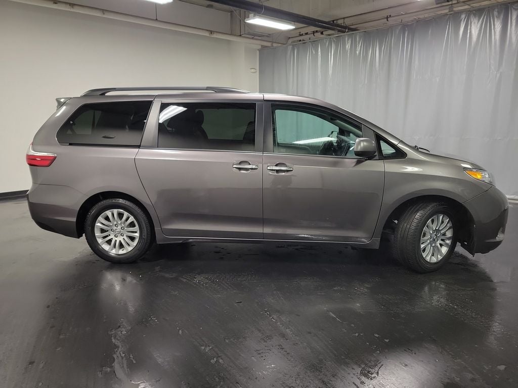 2017 Toyota Sienna Limited 8 Passenger