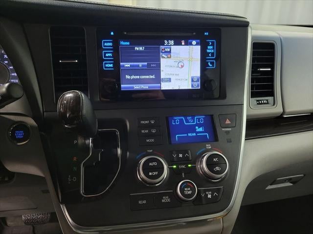 2017 Toyota Sienna Limited 8 Passenger