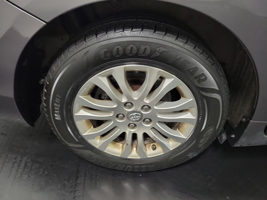 2017 Toyota Sienna XLE Premium 8 Passenger