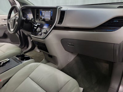 2017 Toyota Sienna XLE Premium 8 Passenger