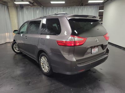 2017 Toyota Sienna XLE Premium 8 Passenger