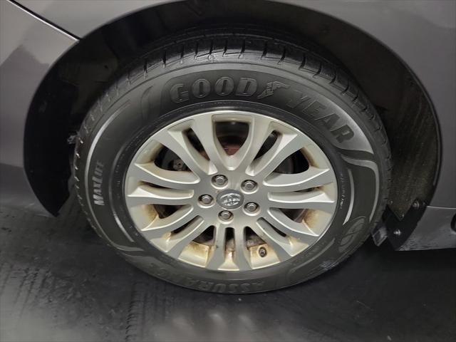 2017 Toyota Sienna XLE Premium 8 Passenger
