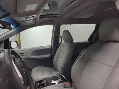 2017 Toyota Sienna XLE Premium 8 Passenger