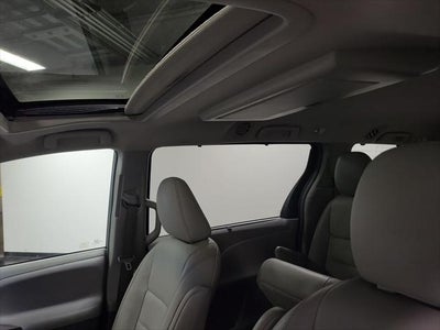 2017 Toyota Sienna XLE Premium 8 Passenger